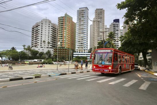 A praia de Astúrias está no trajeto do novo ônibus turístico de Guarujá