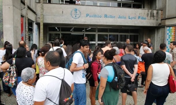 Como ocorre desde 2017, o exame será realizado em dois domingos consecutivos - antes, era aplicado em um único fim de semana, sábado e domingo
