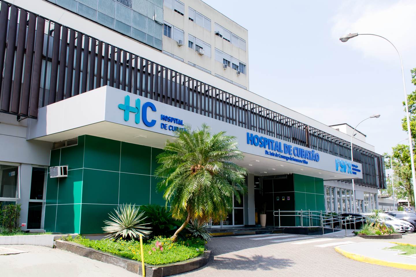 Os dois policiais foram socorridos pelo Serviço de Atendimento Móvel de Urgência (Samu) e levados ao pronto socorro central de Cubatão