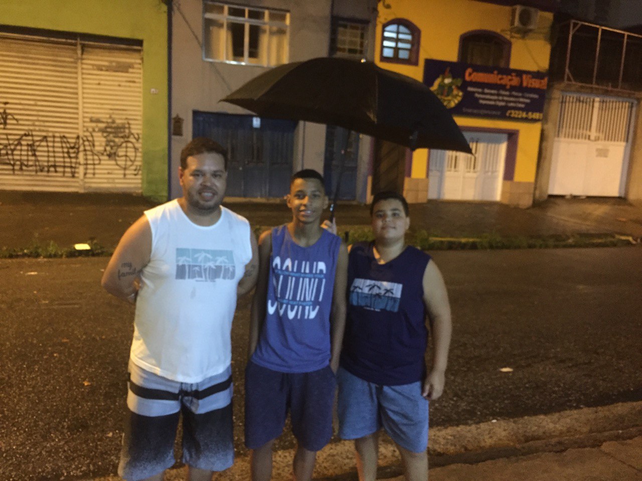 O técnico informática Ricardo Queiroz Pires, de 42 anos, levou o sobrinho, de 14, e o filho, de 13, para acompanhar os trabalhos