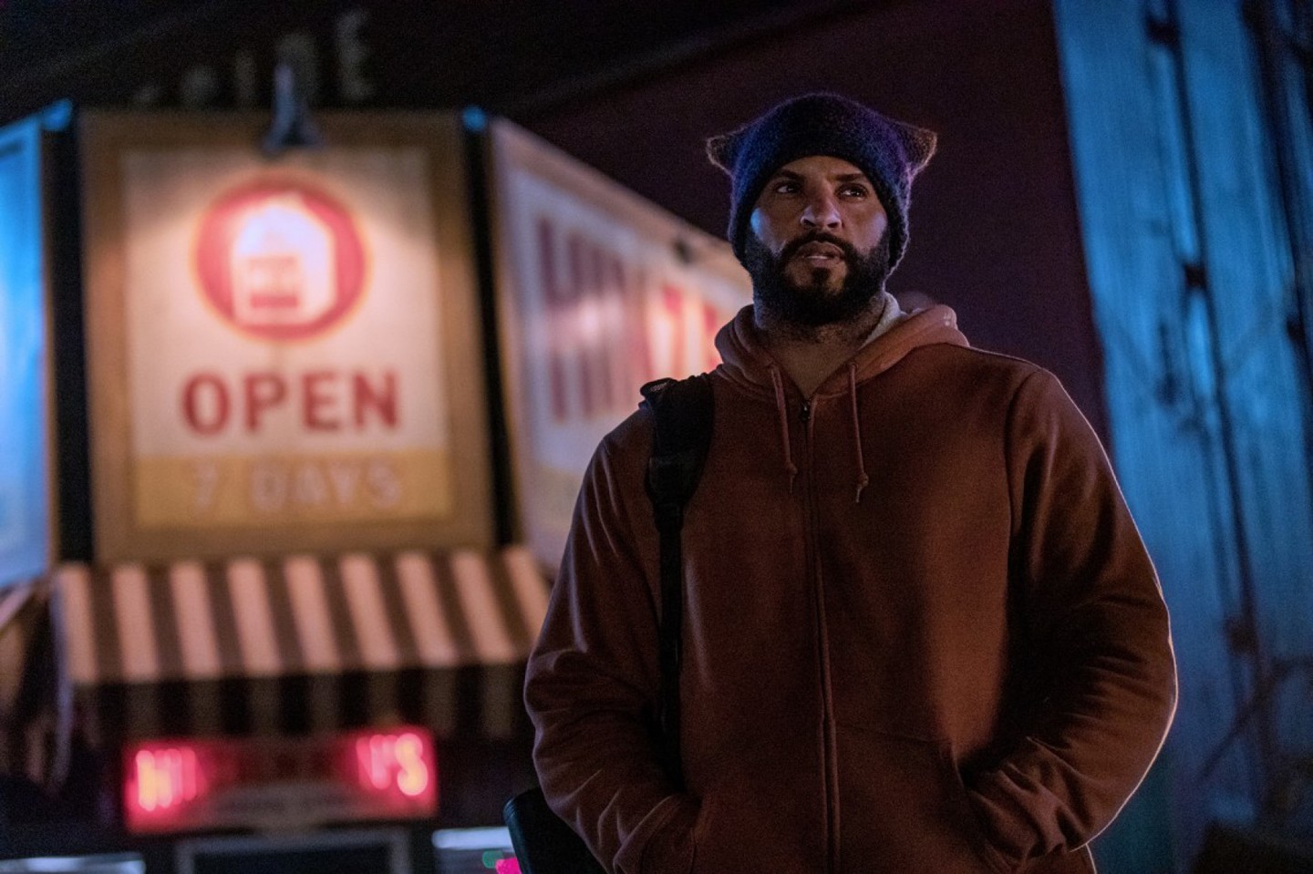 American Gods. A história épica da inevitável guerra entre os velhos deuses da mitologia e os novos deuses da tecnologia chega a sua terceira temporada.