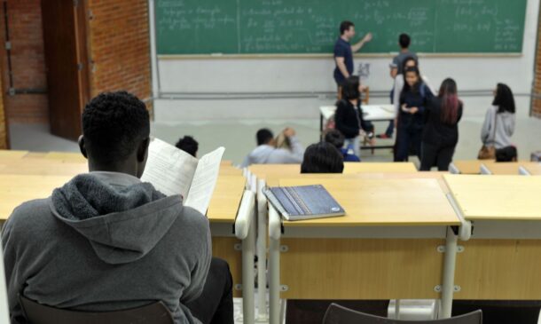 Jovens entre 14 e 24 anos estão aptos a se candidatar para uma vaga ao Novotec Expresso