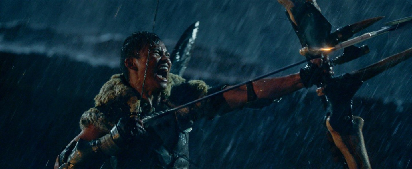 Monster Hunter. Baseado no fenômeno homônimo dos games, o filme se passa em um mundo paralelo, no qual monstros controlam o território com ferocidade mortal.
