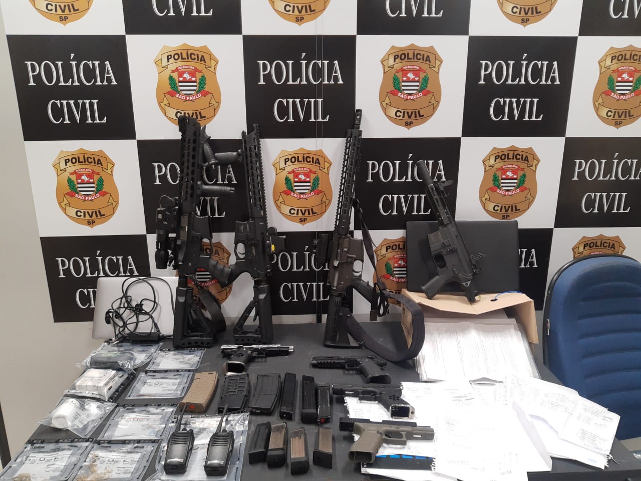 Apreensões realizadas no apartamento, no Canto do Forte (Divulgação/Polícia Civil)