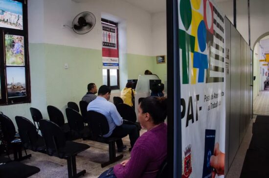 Para quem quer mais agilidade, é possível acessar as vagas disponíveis do PAT São Vicente pelo aplicativo Sine Fácil