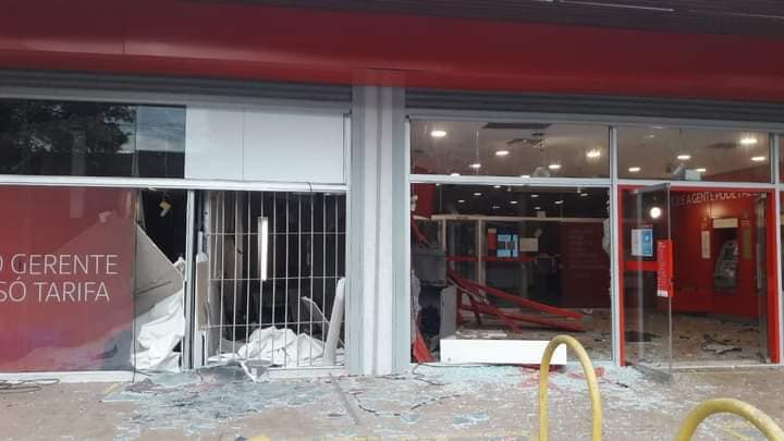 Imagens do crime em Bertioga, na madrugada desta sexta-feira (26)