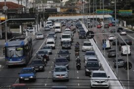 sistemas também visam melhorar o fluxo de pedestres nas ruas e no transporte público