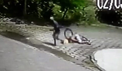 Paulinho após cometer o segundo assassinato, que vitimou o alvo de fato, o entregador Nilton Antônio Junior, de 43 anos