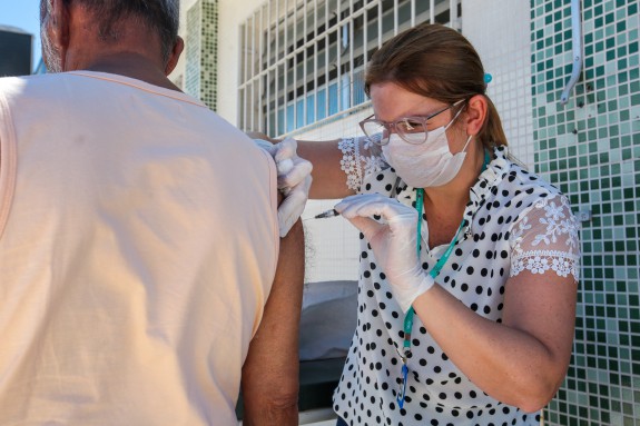 A Campanha de Vacinação contra gripe teve início na Cidade na segunda-feira (12)