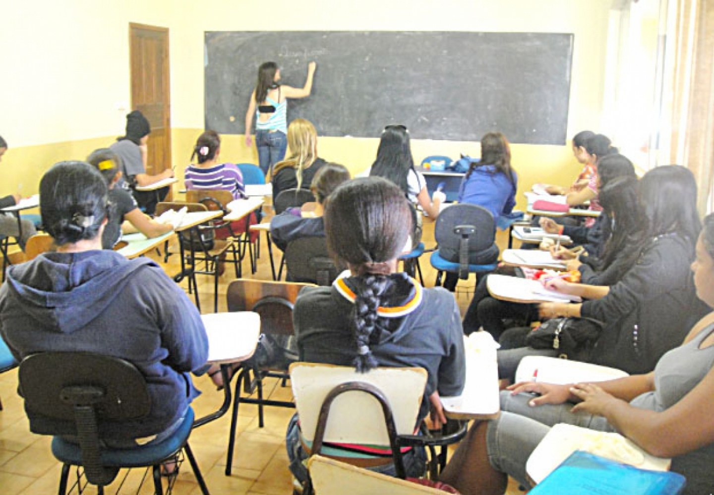 Criticada por educadores, escolas e estudantes, a reforma aprovada possui aspectos benéficos, mas faltou diálogo entre o que está proposto e a realidade