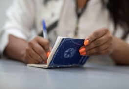 Em comparação à setembro de 2020, foram criados 319.151 empregos com carteira assinada