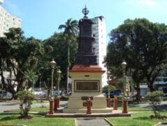 O I Festival Calunga de Teatro de Rua deve circular em três espaços urbanos da cidade: a Praça 22 de Janeiro, na Biquinha (18/5), o bairro do Japuí (19 a 21/5) e o bairro Parque das Bandeiras (26 a 28)