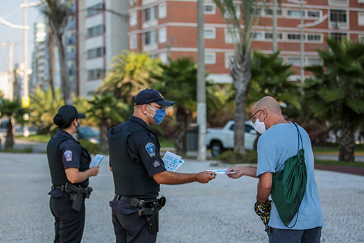 Governo estadual havia cogitado retirar obrigatoriedade das máscaras durante dezembro