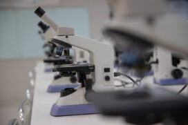 Tratamento é resultado de pesquisa conjunta da Universidade Tsinghua, o Hospital Popular Número Três da cidade de Shenzhen e a empresa Brii Biosciences, com sede na China e nos Estados Unidos