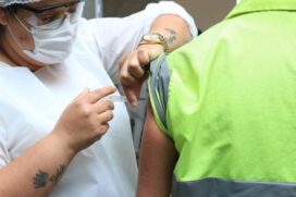 Santos antecipa vacina contra a Covid-19 para quem deveria tomar no Natal