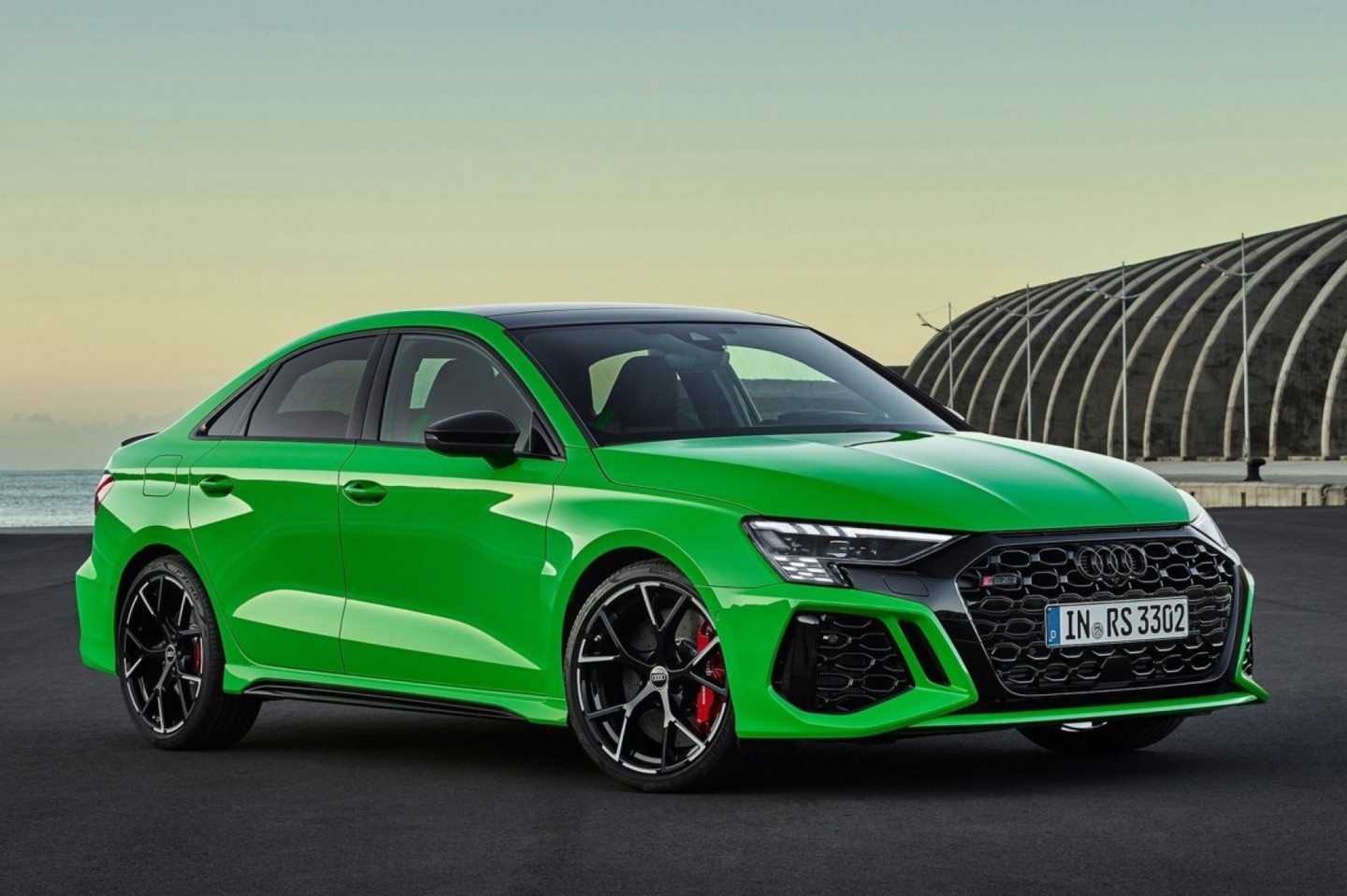 Sob o capô do Audi RS3 Sportbak e sedã está o motor 2.5 turbocomprimido de cinco cilindros, que mantém os 400 cavalos de potência