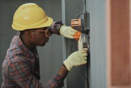 O aluno estará apto a desenvolver competências que permitem prestar serviços de manutenção preventiva e corretiva em instalações elétricas residenciais e comerciais