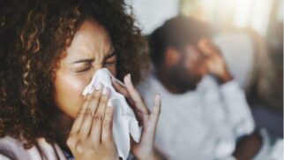 A gripe é causada por um grupo de vírus da família Influenza e seus sintomas geralmente aparecem de forma repentina