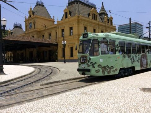 A história de Santos se confunde com a própria história brasileira
