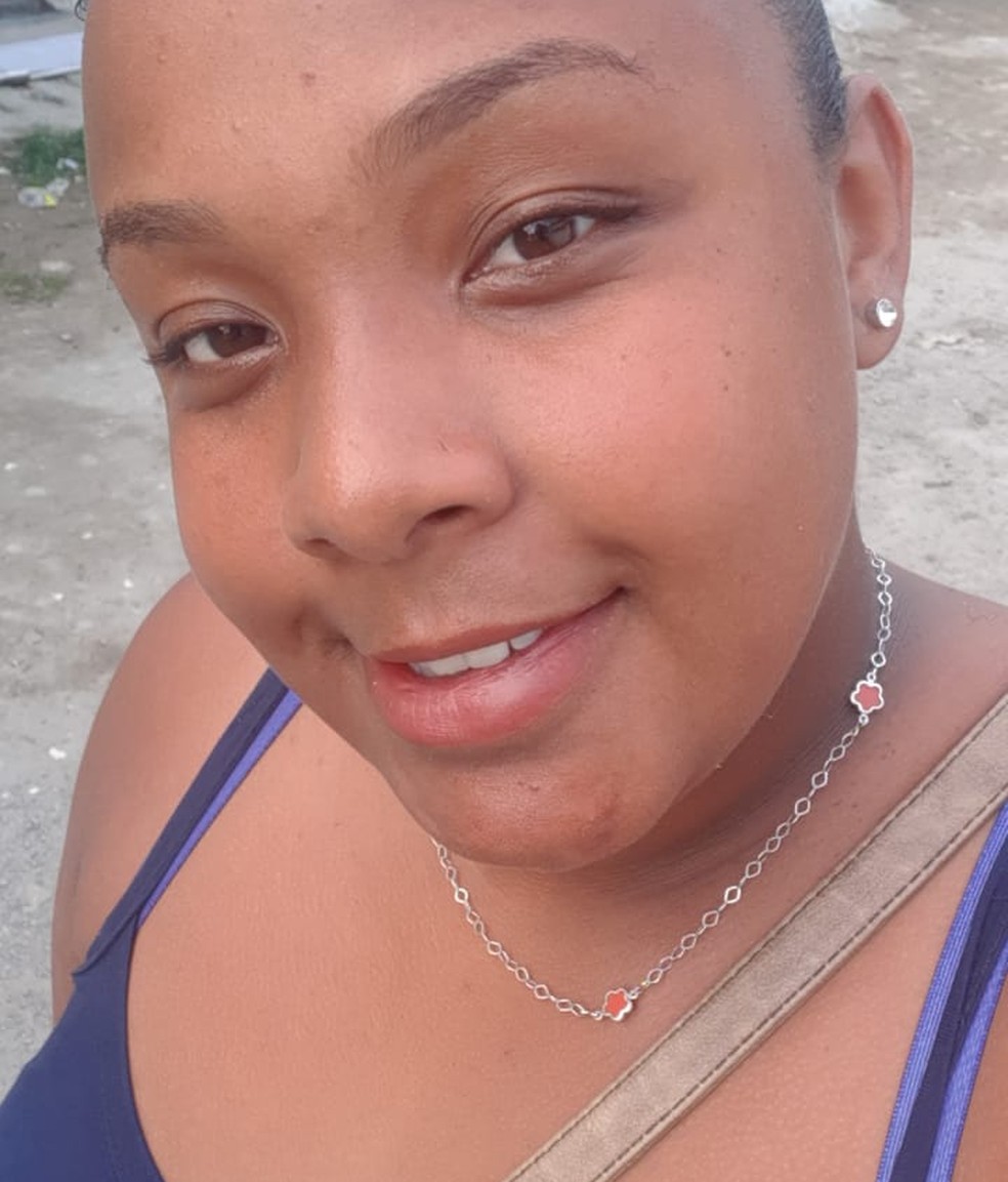Lais Santos Rodrigues, de 28 anos, afirma ter sido ofendida por cliente em praia do Guarujá
