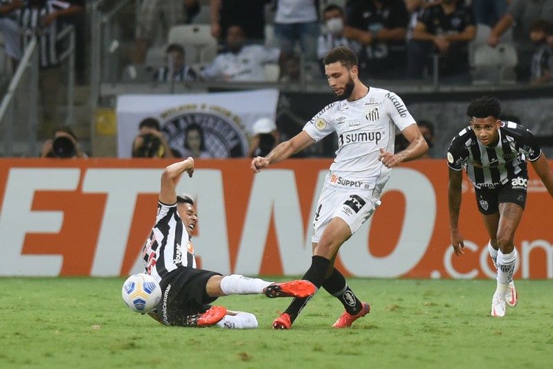Santos toma 3 gols em seis minutos
