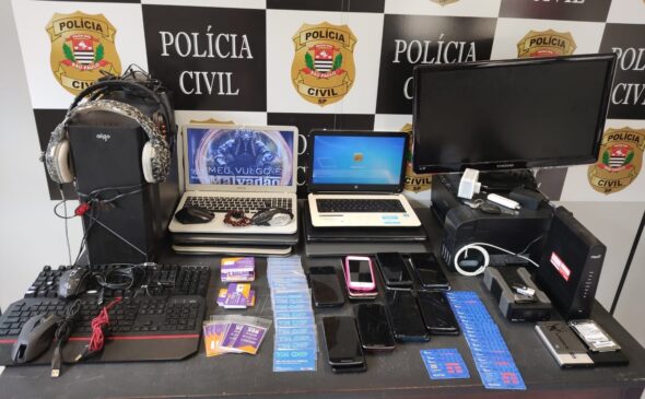 Central de golpes bancários funcionava em Mongaguá, foram recolhidos equipamentos que continham dados de correntistas e informações bancárias