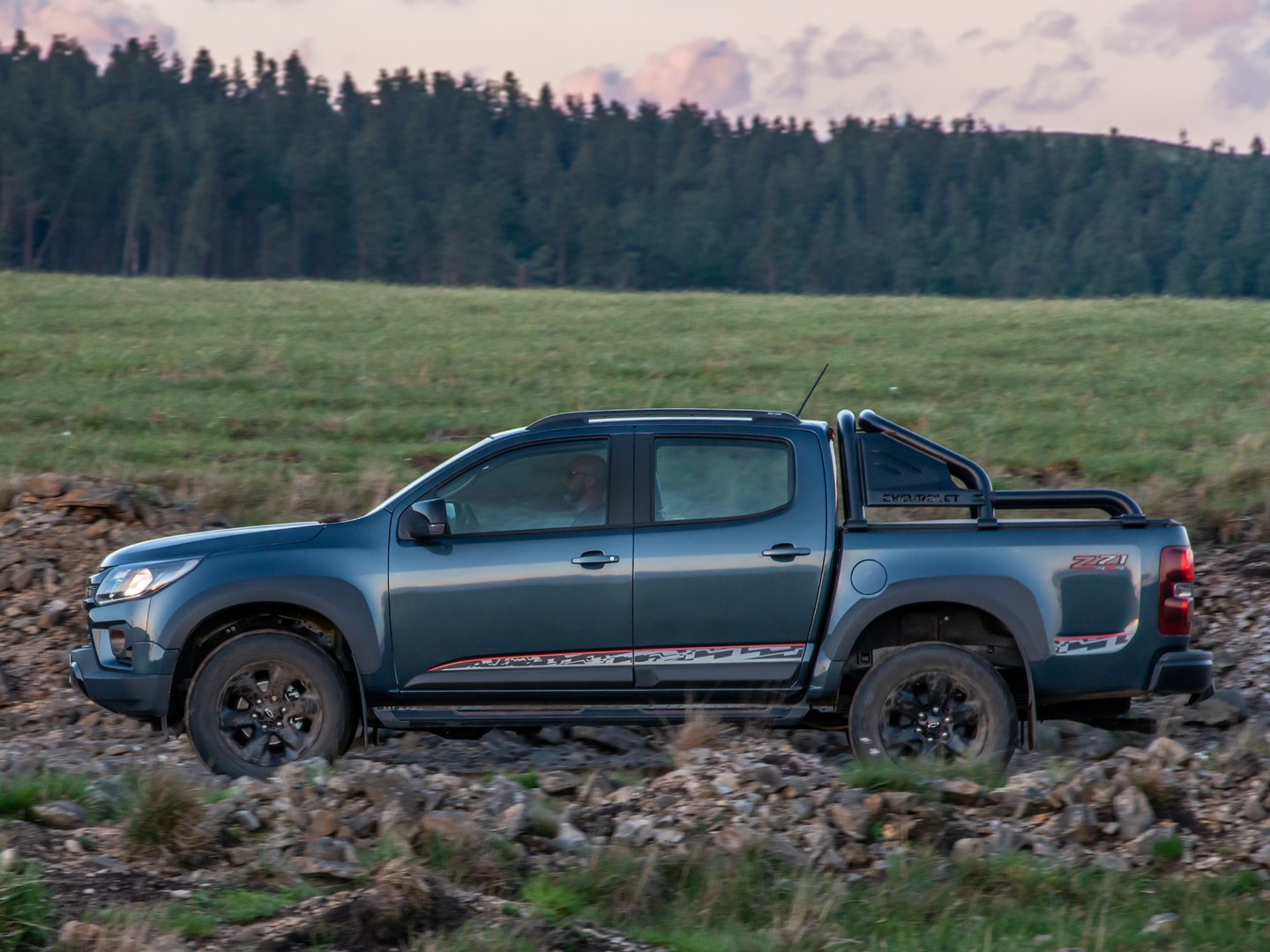 Como o espírito da Z71 é aventureiro, foi desenvolvido um pneu All-Terrain específico para ela, pensado para aumentar a aderência em todos os tipos de terreno, com foco especial para a terra