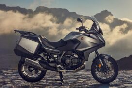 NT1100 parte da base da Africa Twin, com remodelações para que ofereça um comportamento mais adequado no asfalto