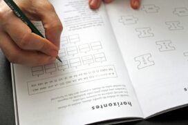 Entre as pessoas de 15 anos ou mais sem deficiência, a taxa de analfabetismo foi de 4,1%. A diferença entre os dois indicadores foi de 15,4 pontos percentuais.