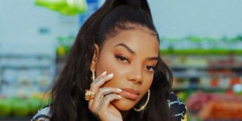 Ludmilla fala sobre relação com música e sobre ser referência para mulheres negras, em conversa com Mano Brown