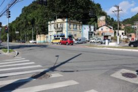 O ponto enfrenta dificuldade de escoamento devido a um estrangulamento nos dutos que recebem o fluxo da Rua Sebastião Brasil e da travessa de mesmo nome