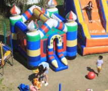 Dez brinquedos infláveis estarão disponíveis para o público infantil