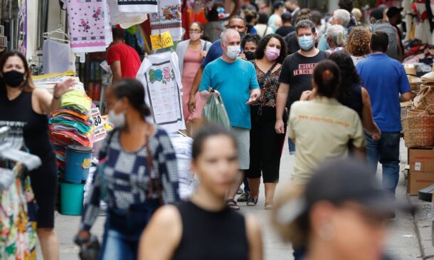 Alcançada essa meta, alertam que, além dos adultos, a campanha de imunização deve atingir também crianças e adolescentes