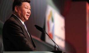 o presidente Xi Jinping afirmou que incentivará empresas chinesas a investirem cerca de US$ 10 bilhões na África nos próximos três anos