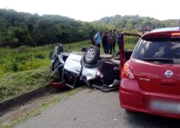Jovem teria perdido o controle do carro na Rodovia Régis Bittencourt, na altura de Registro