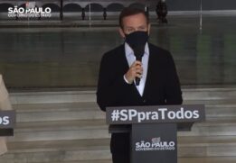 Doria anunciou que a partir de quinta-feira (18) toda a população adulta de SP poderá se vacinar com a dose adicional de Covid-19