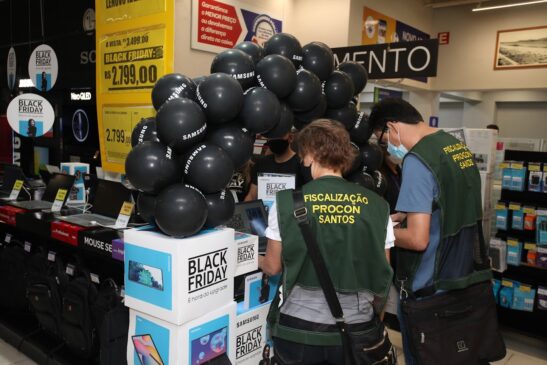 Nove fiscais passaram por unidades de lojas como Carrefour, Fast Shop, Extra, Magazine Luiza, Renner, Lojas Cem, entre outras