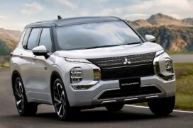 Para aumentar seu apelo como um veículo elétrico, a Mitsubishi atualizou os componentes do Outlander, estendeu sua gama de condução e aprimorou a aceleração