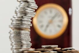 Para impedir que os beneficiários com dificuldades financeiras voltem a se endividar, o governo está considerando a imposição de alguns "bloqueios"