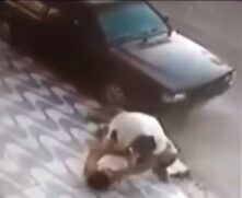 Mulher é brutalmente agredida por assaltante em avenida de Bertioga