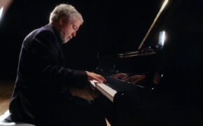 O músico Nelson Freire, um dos maiores pianistas do mundo, morreu nesta segunda-feira (1)