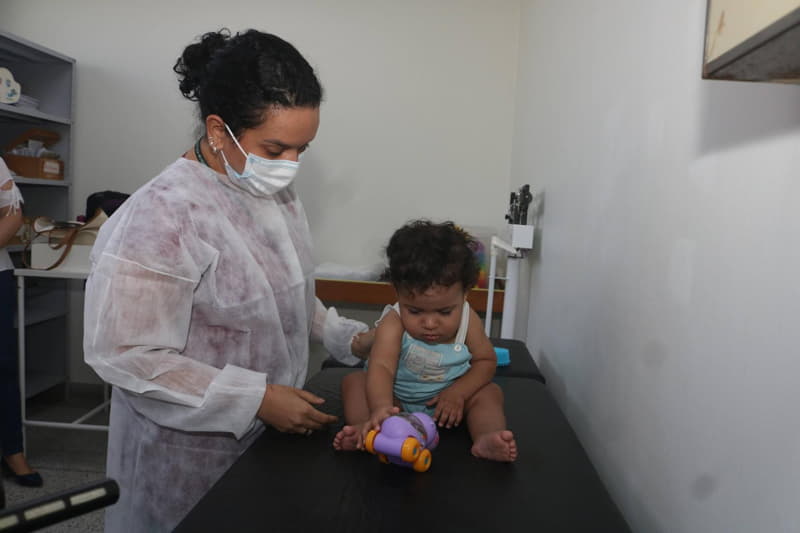 Programa acompanha bebês prematuros até os 2 anos de idade em Santos