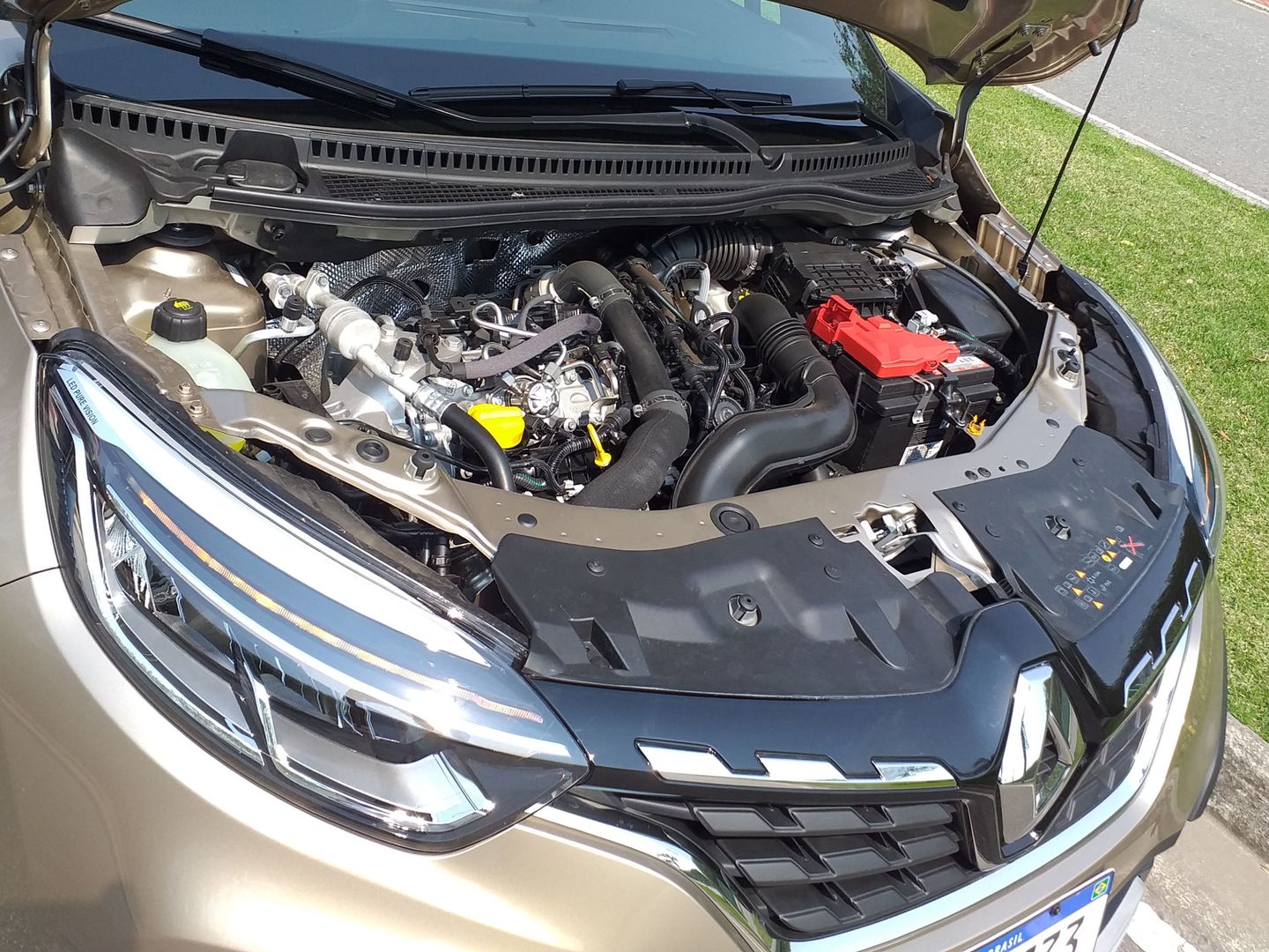 O novo motor 1.3 turboflex TCe entrega 162 cavalos de potência a gasolina e 170 cavalos com etanol, ambos de 5.500 a 6 mil rotações por minuto, com torque de 27,5 kgfm