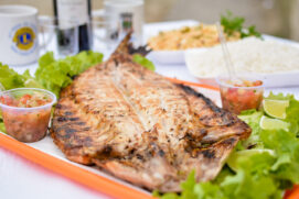 Aos sábados, o almoço inicia ao meio-dia e o jantar a partir das 19h30
