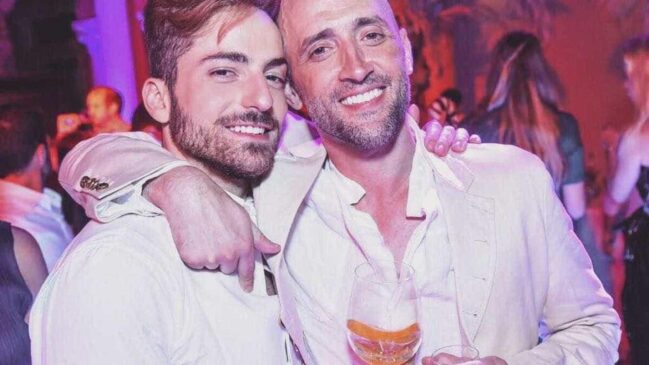 As roupas escolhidas são do figurino que Paulo Gustavo usou quando interpretou o personagem Aníbal, em Minha Vida Em Marte, além de algumas do acervo pessoal dele