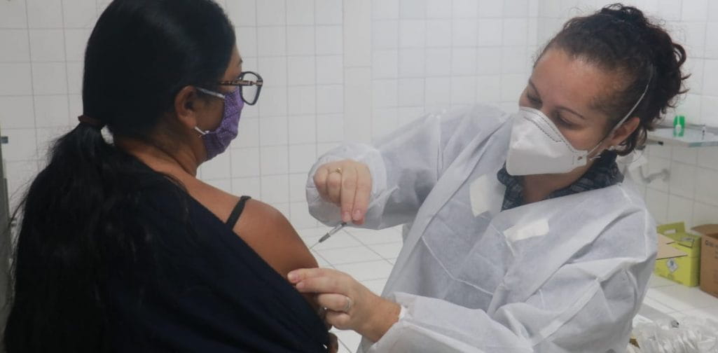 Segundo o vacinômetro do Governo do Estado, 131.763 doses foram aplicadas na população de Peruíbe
