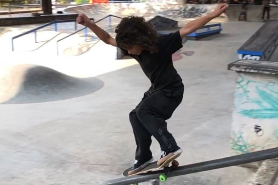 O vicentino Paulo Ricardo, de 10 anos, se prepara para o Campeonato Brasileiro de Skate Street neste sábado (18)