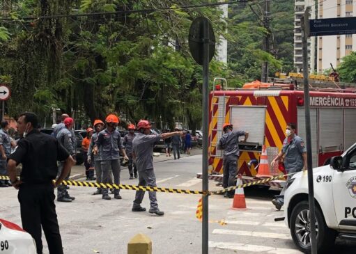 Muro de obra desaba e fere trabalhadores no Centro do Guarujá