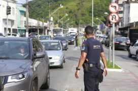 Haverá fiscalização e monitoramento de trânsito nas principais entradas da Cidade, bem como ordenamento da fila da Balsa Guarujá/Santos