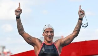 Ana Marcela é pentacampeã mundial de maratona aquática